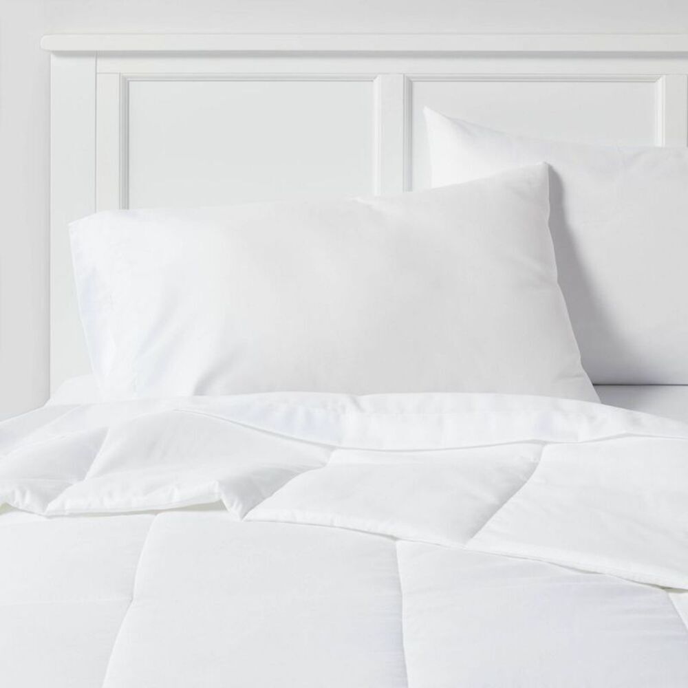 Twin/Twin XL All Season Hypoallergenic Percale Comforter Insert - White